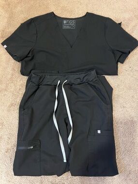 EUC  FIGS Scrubs Black Woman’s Size Medium Casma Top - Small Yola Pants